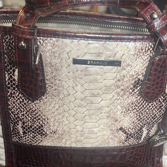 Brahmin snake skin purse. Medium size - Picture 4 of 6